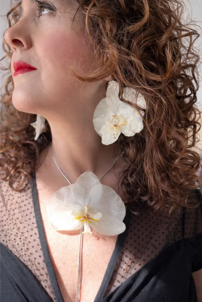 White Silver Pendant, model shot – Mångata Studio