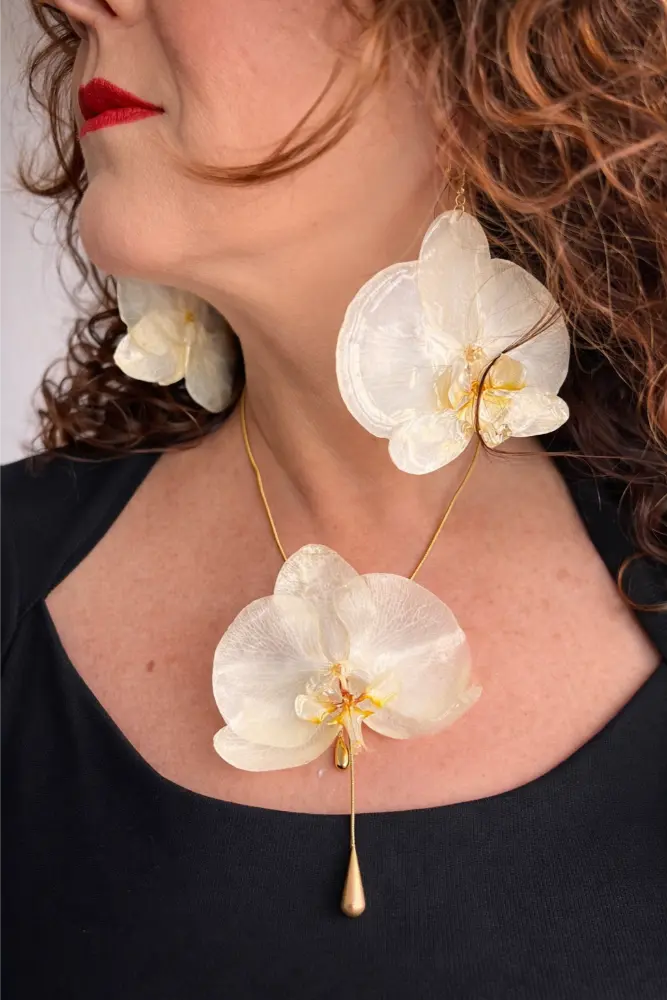 White Orchid Gold Pendant – Mångata Studio