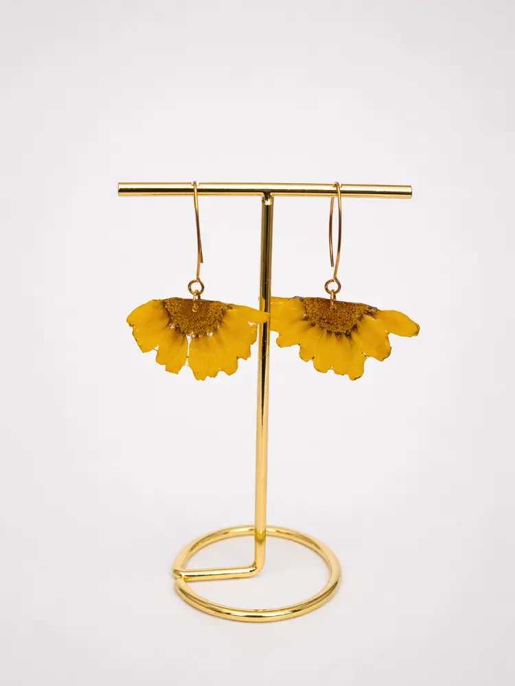 Half Daisy earrings – Mångata Studio