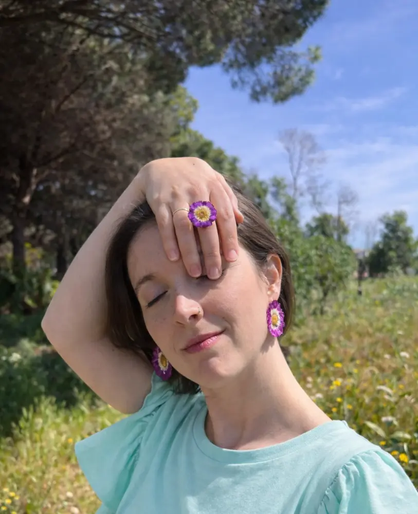 Flat Purple Daisy earrings, model shot – Mångata Studio